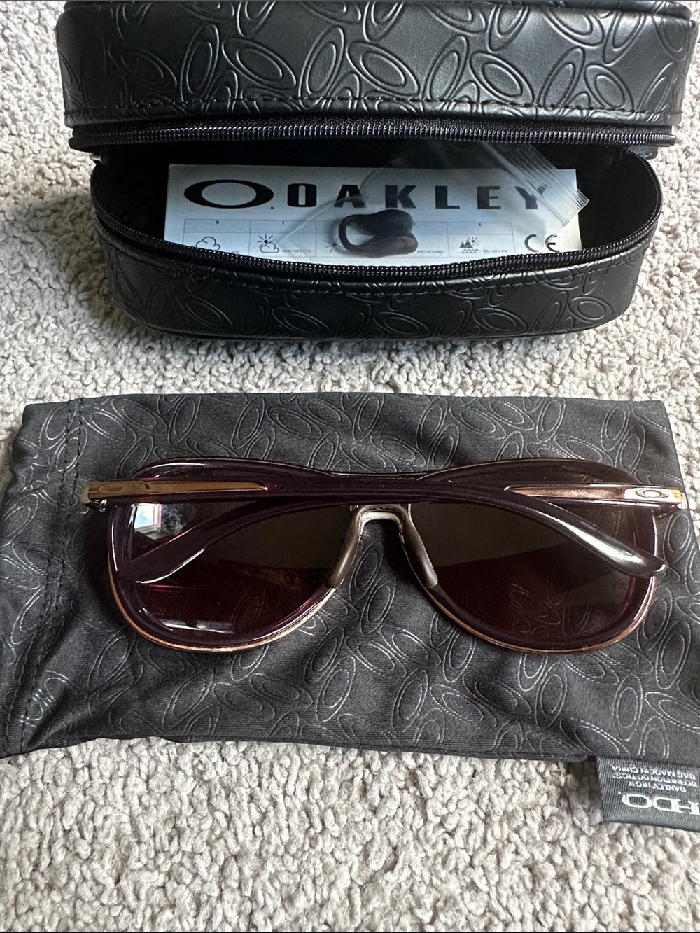 Oakley Split Time Sunglasses in Tortoise and Dark Brown Lenses - Picture 2 of 9